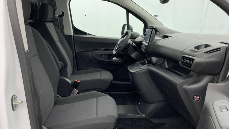 Mandataire Automobile neuf, recherche de Peugeot Partner-fourgon-xl-950-kg-bluehdi-130-s-s-eat8 - E-Motors