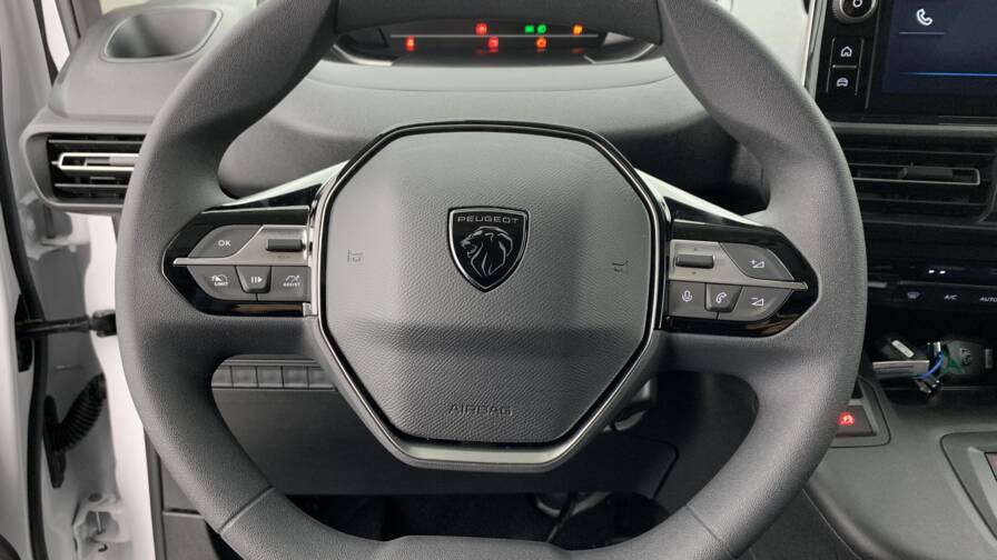 Mandataire Automobile neuf, recherche de Peugeot Partner-fourgon-xl-950-kg-bluehdi-130-s-s-eat8 - E-Motors