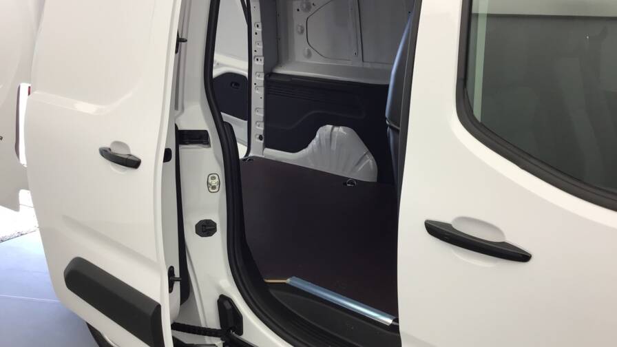 Mandataire Automobile occasion, recherche de Peugeot Partner-fourgon-xl-950-kg-bluehdi-130-s-s-eat8-4-portes-vul-diesel - E-Motors