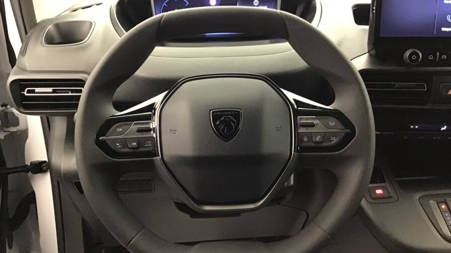 Mandataire Automobile occasion, recherche de Peugeot Partner-fourgon-xl-950-kg-bluehdi-130-s-s-eat8-4-portes-vul-diesel - E-Motors