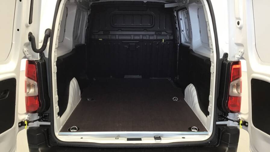 Mandataire Automobile occasion, recherche de Peugeot Partner-fourgon-xl-950-kg-bluehdi-130-s-s-eat8-4-portes-vul-diesel - E-Motors