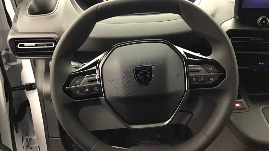 Mandataire Automobile occasion, recherche de Peugeot Partner-fourgon-xl-950-kg-bluehdi-130-s-s-eat8 - E-Motors