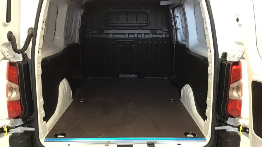 Mandataire Automobile occasion, recherche de Peugeot Partner-fourgon-xl-950-kg-bluehdi-130-s-s-eat8 - E-Motors