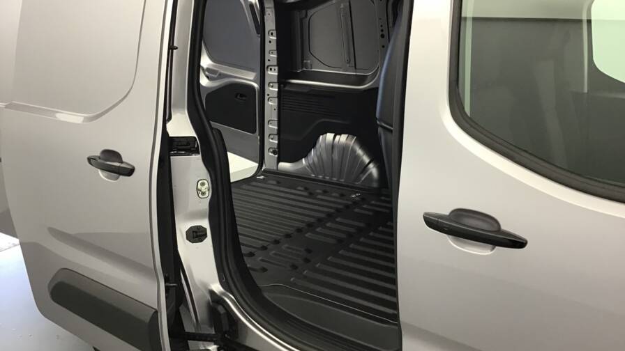 Mandataire Automobile occasion, recherche de Peugeot Partner-fourgon-m-650-kg-bluehdi-130-s-s-eat8 - E-Motors