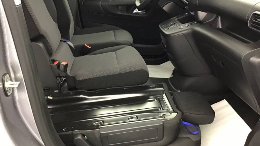 Mandataire Automobile occasion, recherche de Peugeot Partner-fourgon-m-650-kg-bluehdi-130-s-s-eat8 - E-Motors