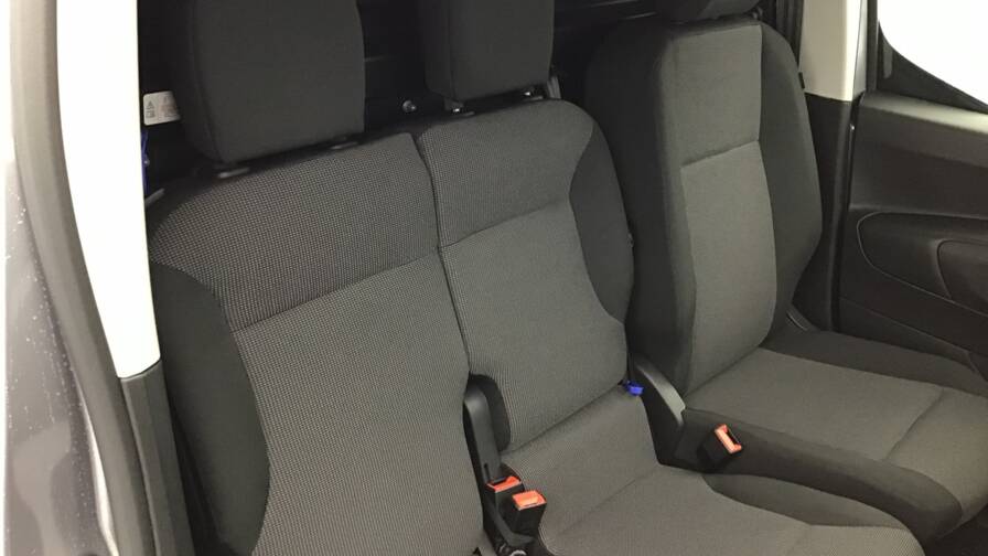 Mandataire Automobile occasion, recherche de Peugeot Partner-fourgon-m-650-kg-bluehdi-130-s-s-eat8 - E-Motors