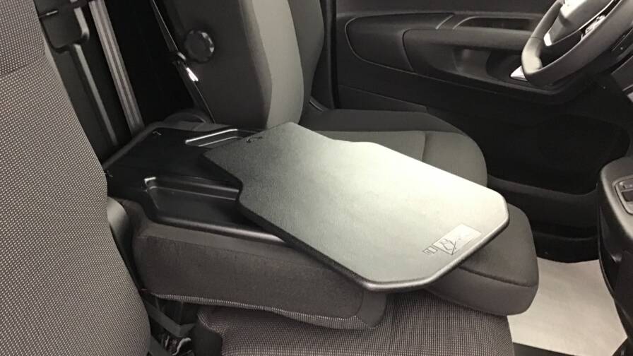 Mandataire Automobile occasion, recherche de Peugeot Partner-fourgon-m-650-kg-bluehdi-130-s-s-eat8 - E-Motors