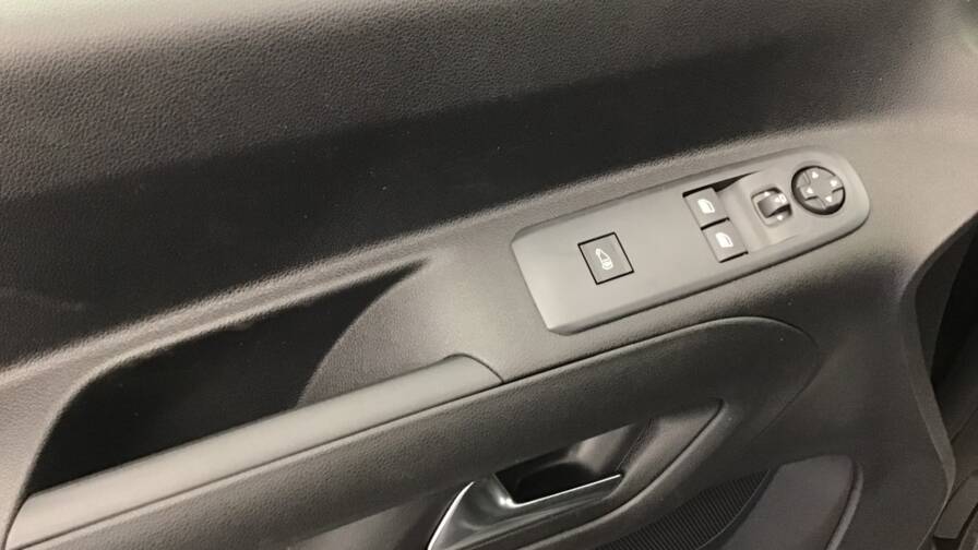 Mandataire Automobile occasion, recherche de Peugeot Partner-fourgon-m-650-kg-bluehdi-130-s-s-eat8 - E-Motors