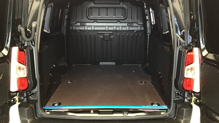 Mandataire Automobile occasion, recherche de Peugeot Partner-fourgon-m-650-kg-bluehdi-130-s-s-eat8 - E-Motors