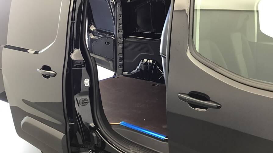 Mandataire Automobile occasion, recherche de Peugeot Partner-fourgon-m-650-kg-bluehdi-130-s-s-eat8 - E-Motors