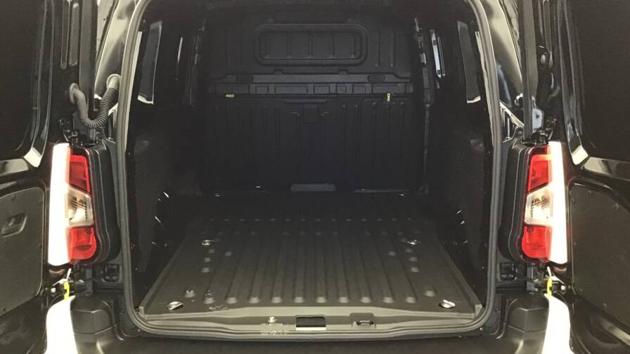 Mandataire Automobile occasion, recherche de Peugeot Partner-fourgon-m-650-kg-bluehdi-130-s-s-eat8 - E-Motors