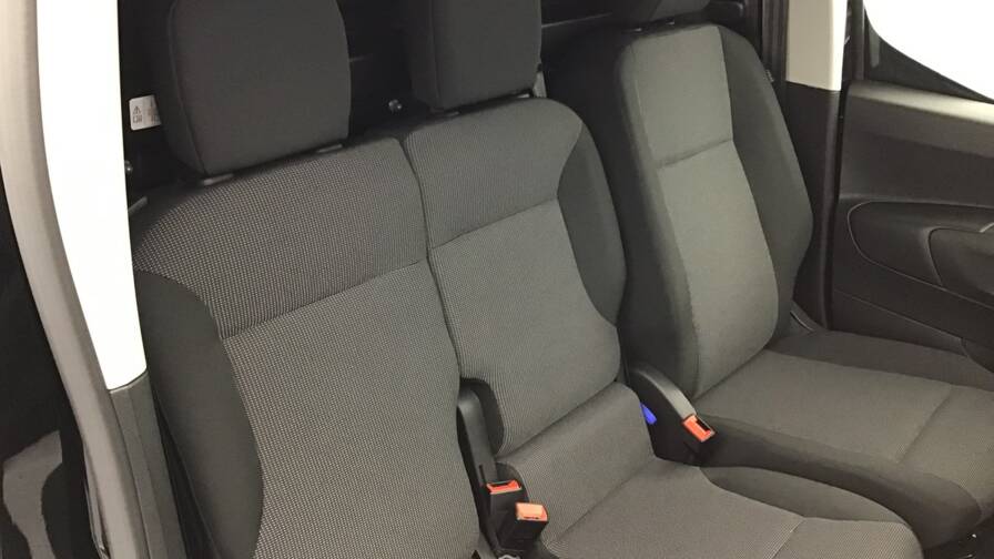 Mandataire Automobile occasion, recherche de Peugeot Partner-fourgon-m-650-kg-bluehdi-130-s-s-eat8 - E-Motors