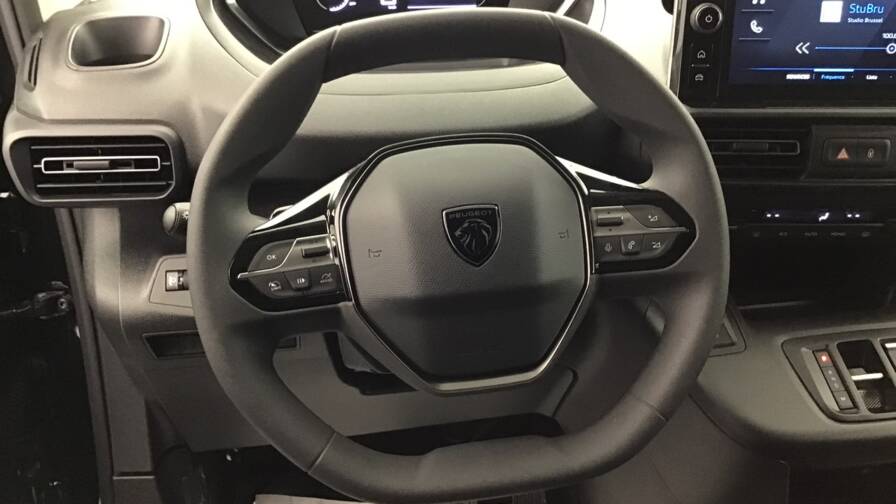 Mandataire Automobile occasion, recherche de Peugeot Partner-fourgon-m-650-kg-bluehdi-130-s-s-eat8 - E-Motors