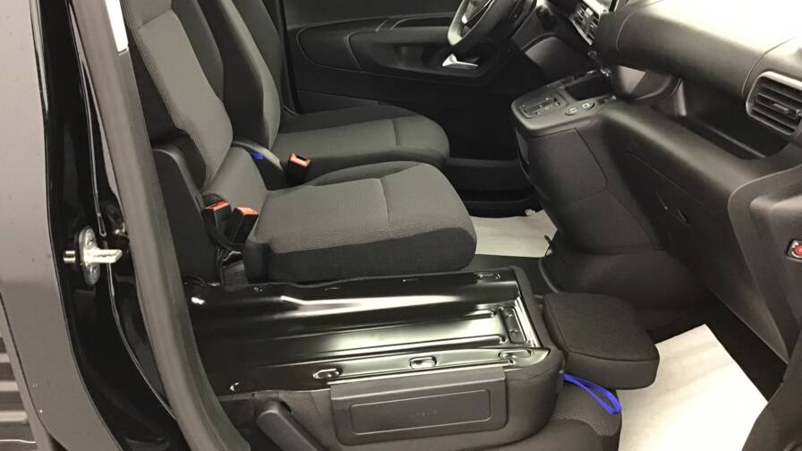 Mandataire Automobile occasion, recherche de Peugeot Partner-fourgon-m-650-kg-bluehdi-130-s-s-eat8 - E-Motors