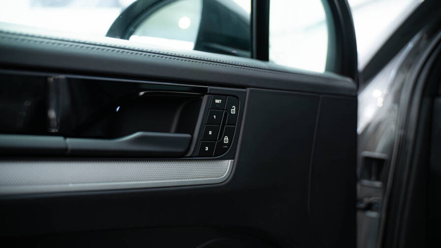 Mandataire Automobile occasion, recherche de Porsche Cayenne-e-hybrid-3-0-v6-470-ch - E-Motors