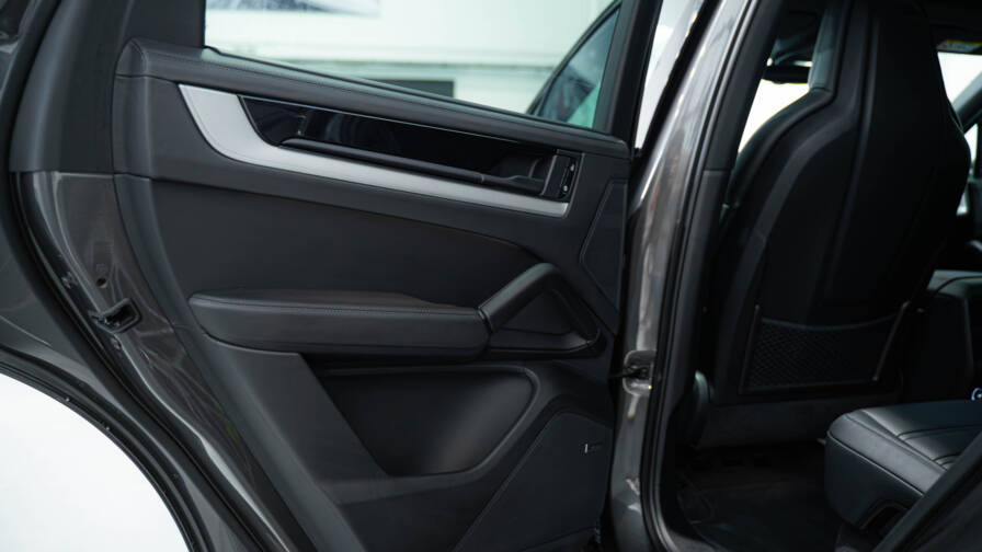 Mandataire Automobile occasion, recherche de Porsche Cayenne-e-hybrid-3-0-v6-470-ch - E-Motors