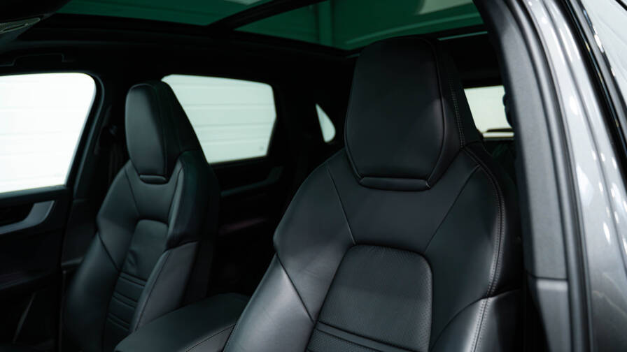 Mandataire Automobile occasion, recherche de Porsche Cayenne-e-hybrid-3-0-v6-470-ch - E-Motors