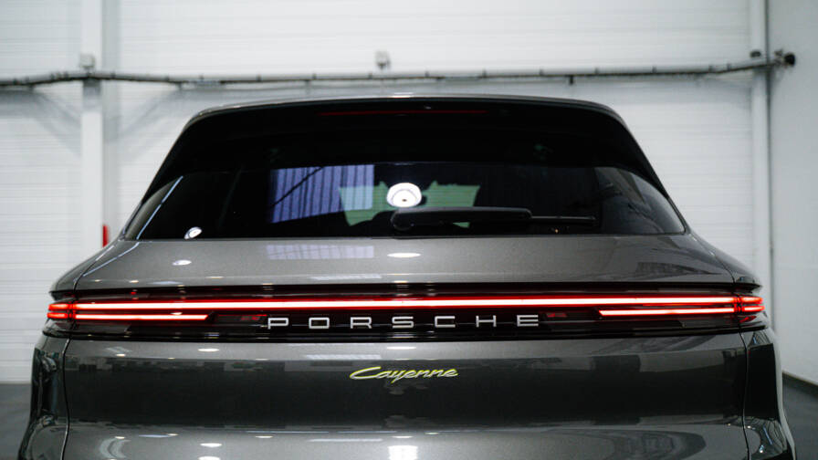 Mandataire Automobile occasion, recherche de Porsche Cayenne-e-hybrid-3-0-v6-470-ch - E-Motors