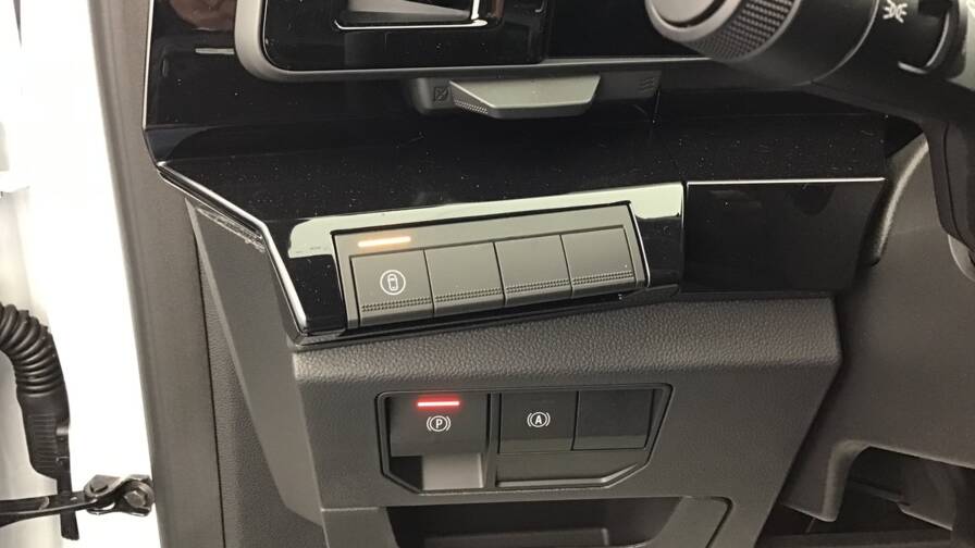 Mandataire Automobile occasion, recherche de Renault Austral-e-tech-full-hybrid-200-gsr2-techno5-portes-vp-essence-courant-lectrique042024-042025 - E-Motors