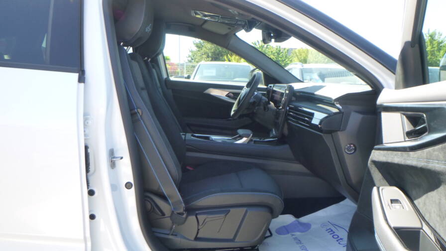 Mandataire Automobile neuf, recherche de Renault Austral-e-tech-full-hybrid-200-techno-esprit-alpine-plus-pack-safety-plus-hayon-motoris - E-Motors