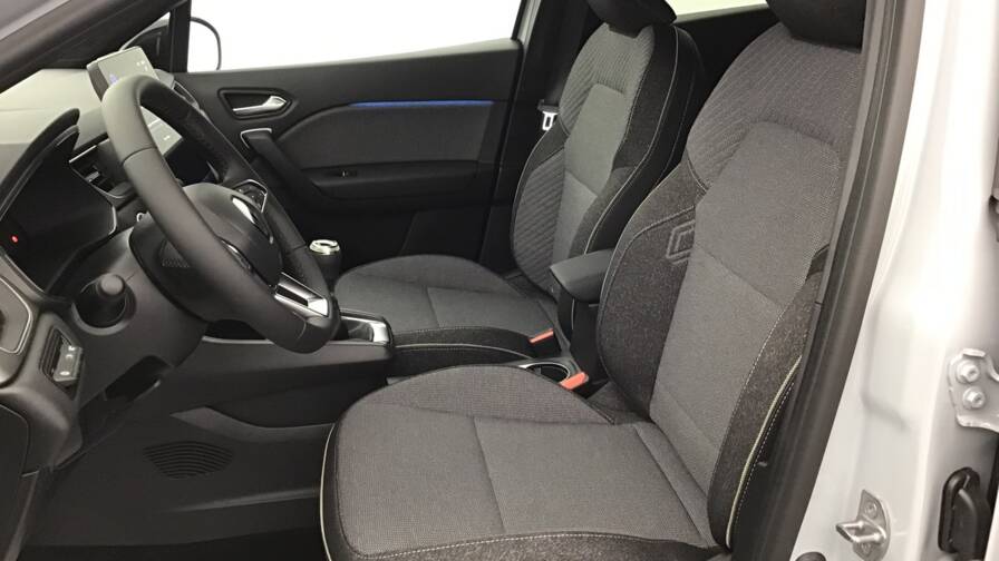 Mandataire Automobile occasion, recherche de Renault Captur-tce-90-ch-techno5-portes-vp-essence-sans-plomb012025-en-cours - E-Motors