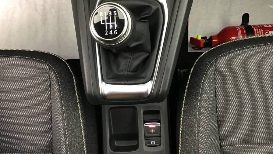 Mandataire Automobile occasion, recherche de Renault Captur-tce-90-ch-techno5-portes-vp-essence-sans-plomb012025-en-cours - E-Motors