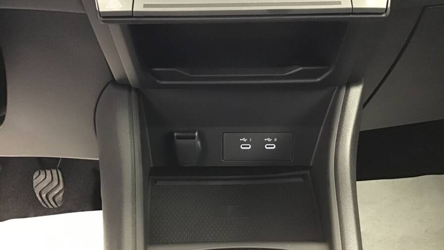 Mandataire Automobile occasion, recherche de Renault Captur-tce-90-ch-techno5-portes-vp-essence-sans-plomb012025-en-cours - E-Motors