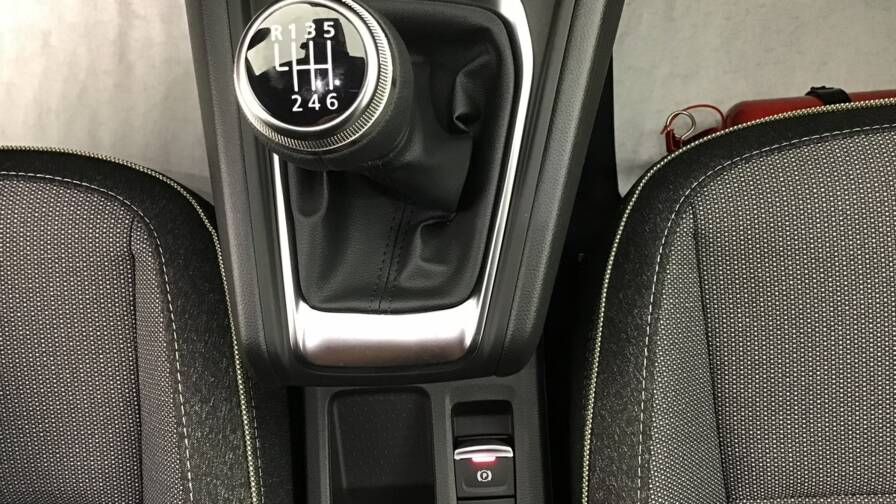 Mandataire Automobile occasion, recherche de Renault Captur-tce-90-ch-techno5-portes-vp-essence-sans-plomb012025-en-cours - E-Motors