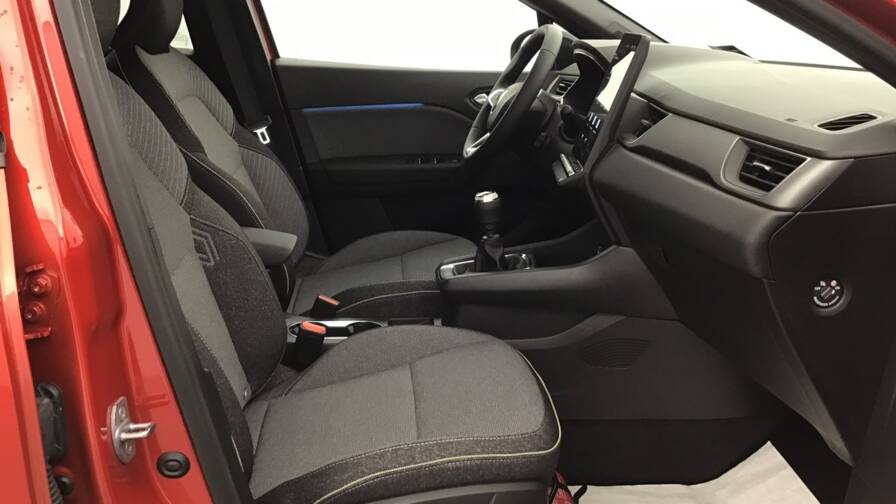 Mandataire Automobile occasion, recherche de Renault Captur-tce-90-ch-techno5-portes-vp-essence-sans-plomb012025-en-cours - E-Motors