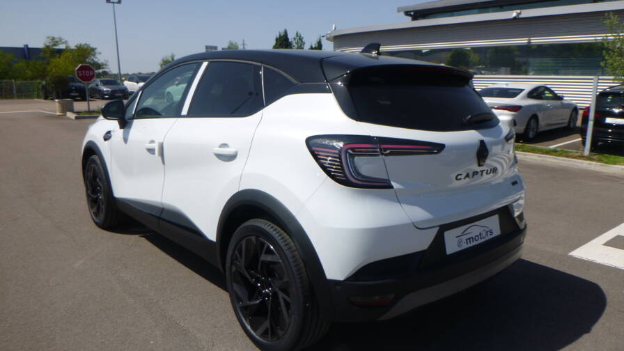 Mandataire Automobile neuf, recherche de Renault Captur-e-tech-full-hybrid-145-esprit-alpine-plus-toit-plus-360-plus-pack-safety-et-driving-plus-pack-hiver - E-Motors