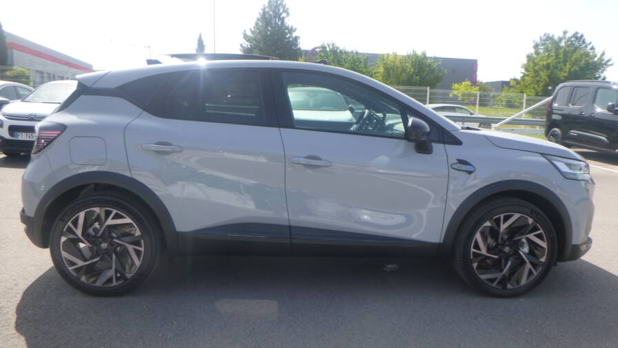 Mandataire Automobile neuf, recherche de Renault Captur-e-tech-full-hybrid-145-esprit-alpine-plus-pack-safety-et-driving-plus-toit-plus-harman - E-Motors