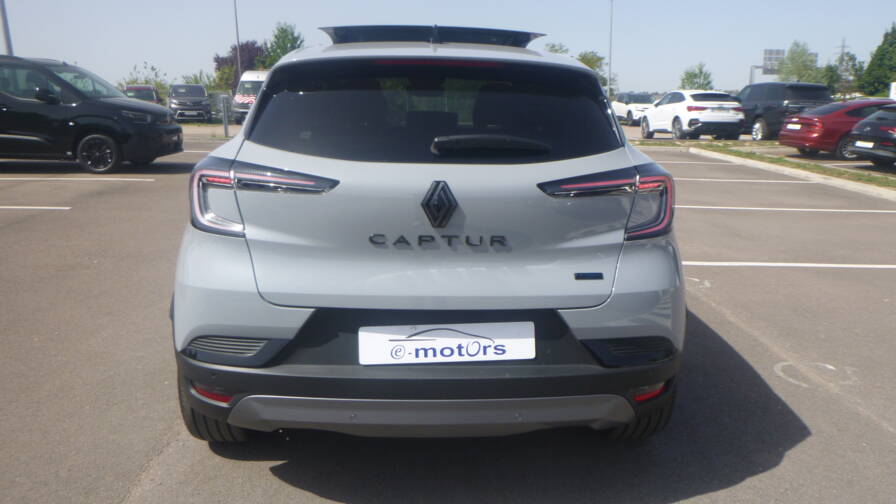 Mandataire Automobile neuf, recherche de Renault Captur-e-tech-full-hybrid-145-esprit-alpine-plus-pack-safety-et-driving-plus-toit-plus-harman - E-Motors