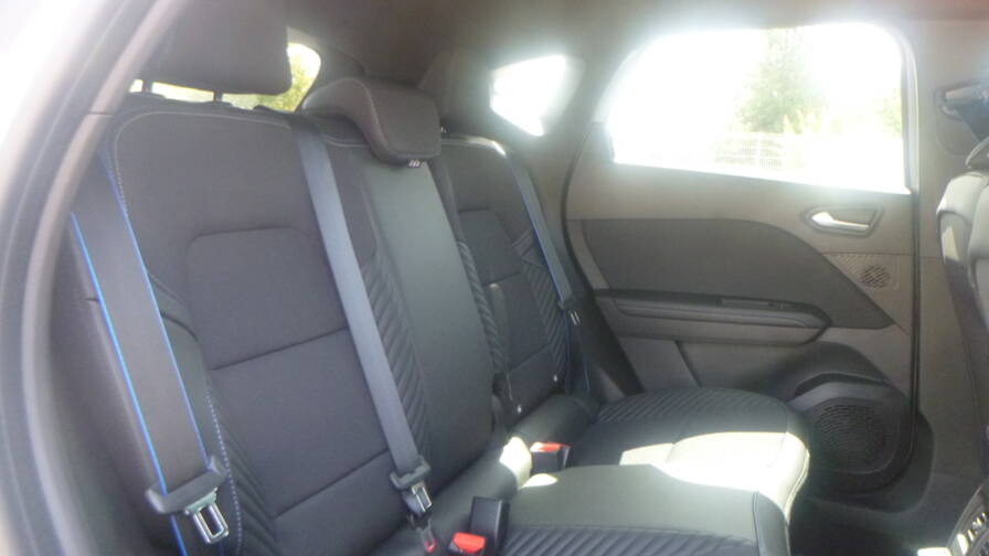 Mandataire Automobile neuf, recherche de Renault Captur-e-tech-full-hybrid-145-esprit-alpine-plus-pack-safety-et-driving-plus-toit-plus-harman - E-Motors