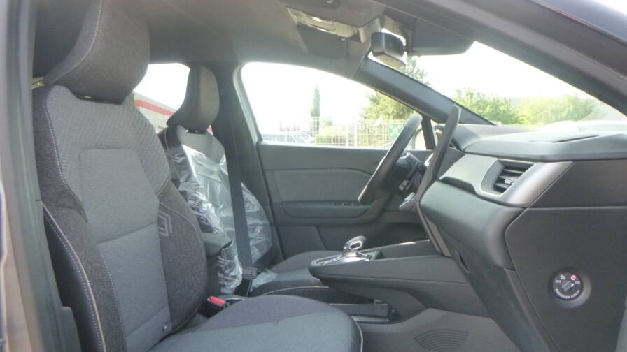 Mandataire Automobile neuf, recherche de Renault Captur-e-tech-full-hybrid-145-techno-plus-pack-hiver - E-Motors