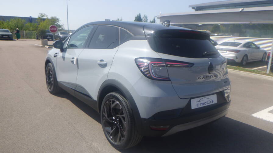 Mandataire Automobile neuf, recherche de Renault Captur-e-tech-full-hybrid-145-esprit-alpine-plus-toit-plus-pack-hiver-plus-pack-360-plus-harman-kardon - E-Motors