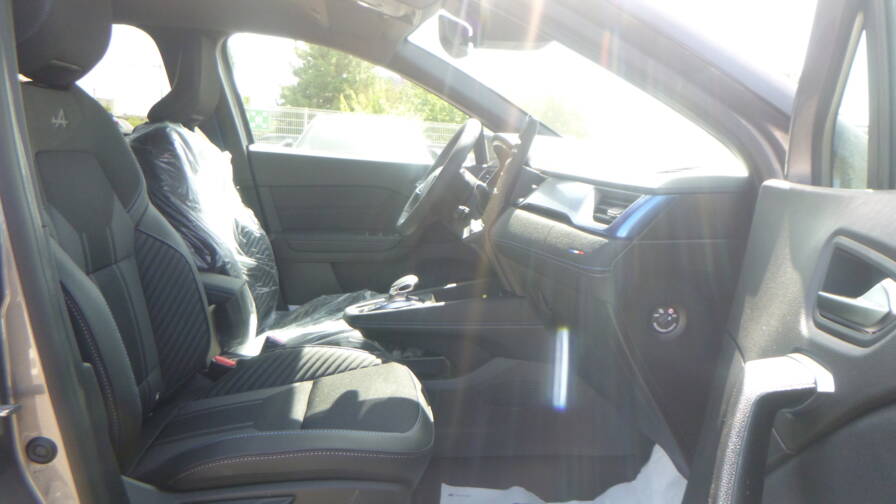 Mandataire Automobile neuf, recherche de Renault Captur-e-tech-full-hybrid-145-esprit-alpine-plus-toit-plus-360-plus-pack-safety-et-driving-plus-pack-hiver - E-Motors