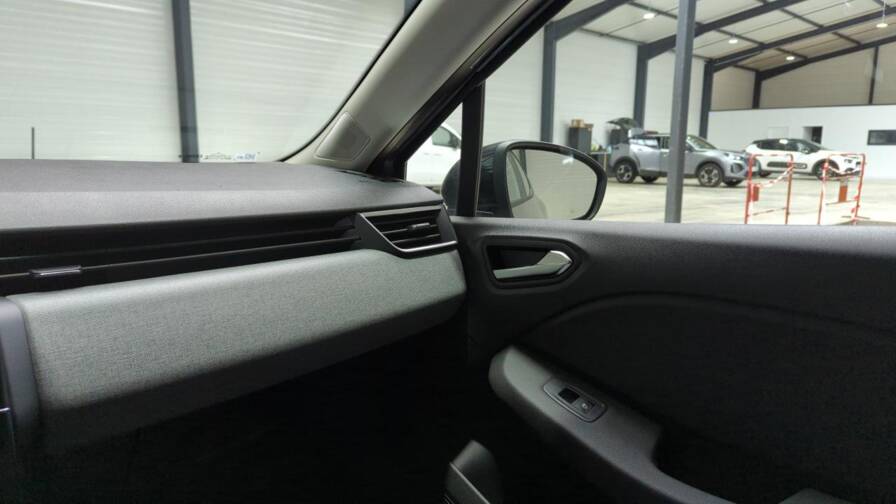 Mandataire Automobile neuf, recherche de Renault Clio-5-blue-dci-100-gsr2-evolution-plus-camera-de-recul-plus-navi - E-Motors