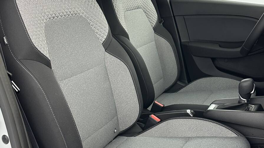 Mandataire Automobile neuf, recherche de Renault Clio-v-2-e-tech-full-hybrid-145ch-evolution - E-Motors