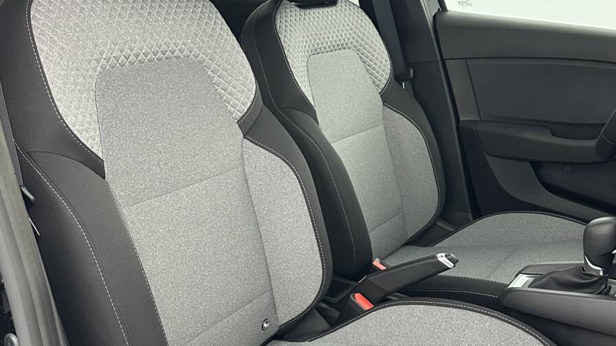 Mandataire Automobile neuf, recherche de Renault Clio-v-2-e-tech-full-hybrid-145ch-evolution - E-Motors