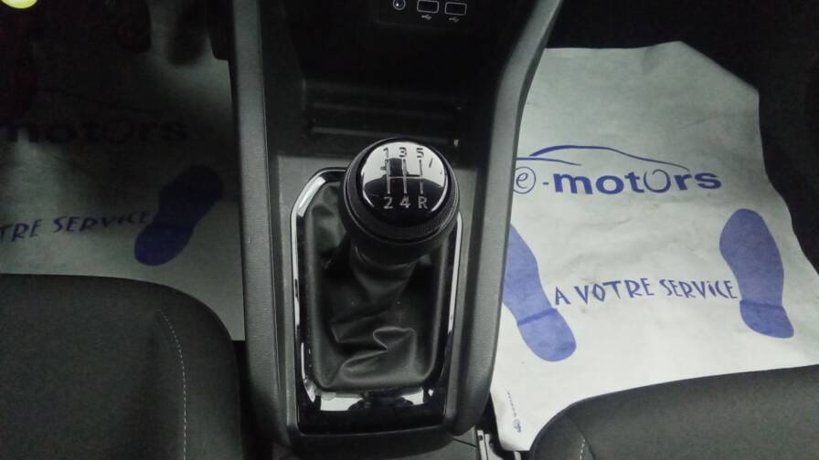 Mandataire Automobile occasion, recherche de Renault Clio-societe-21n-air-nav-plus-pdc-ar - E-Motors