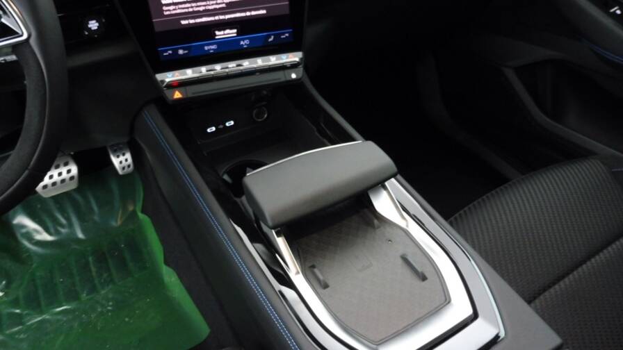 Mandataire Automobile neuf, recherche de Renault Espace-1-2-e-tech-full-hybrid-200ch-esprit-alpine-7-places-25 - E-Motors