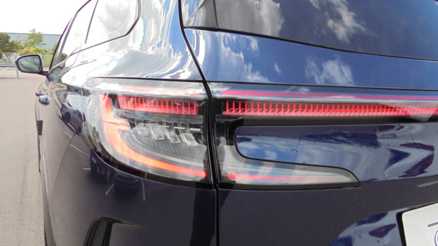 Mandataire Automobile neuf, recherche de Renault Espace-e-tech-full-hybrid-200-iconic-7pl-plus-toit-vitr-plus-hi-fi-harman - E-Motors