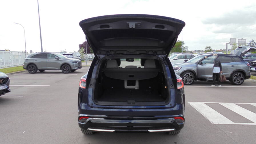 Mandataire Automobile neuf, recherche de Renault Espace-e-tech-full-hybrid-200-iconic-7pl-plus-toit-vitr-plus-hi-fi-harman - E-Motors