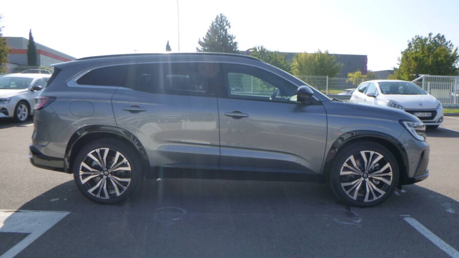 Mandataire Automobile neuf, recherche de Renault Espace-e-tech-full-hybrid-200-iconic-7pl-plus-toit-vitr-plus-hi-fi-harman - E-Motors