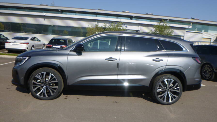 Mandataire Automobile neuf, recherche de Renault Espace-e-tech-full-hybrid-200-iconic-7pl-plus-toit-vitr-plus-hi-fi-harman - E-Motors