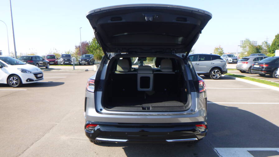 Mandataire Automobile neuf, recherche de Renault Espace-e-tech-full-hybrid-200-iconic-7pl-plus-toit-vitr-plus-hi-fi-harman - E-Motors