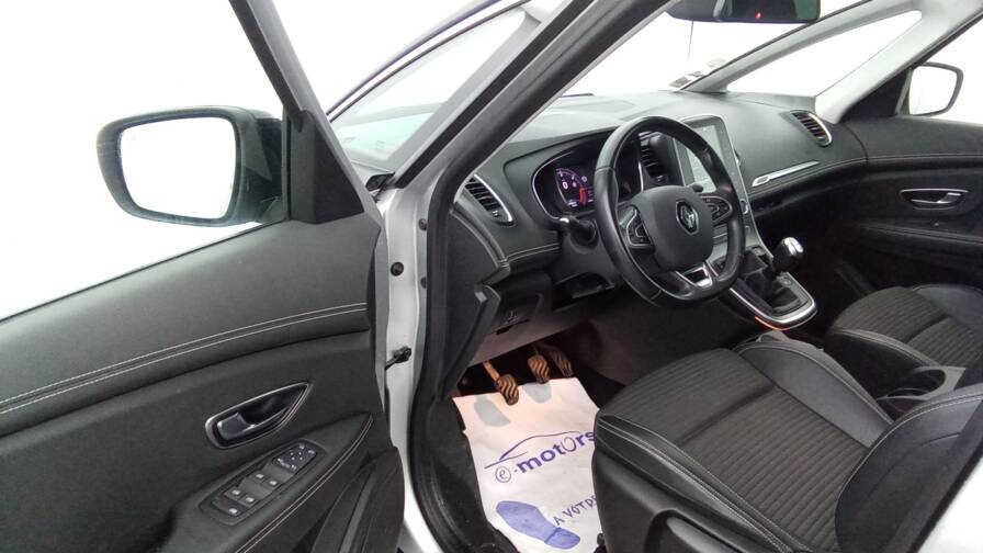 Mandataire Automobile occasion, recherche de Renault Grand-scenic-blue-dci-120-intens - E-Motors