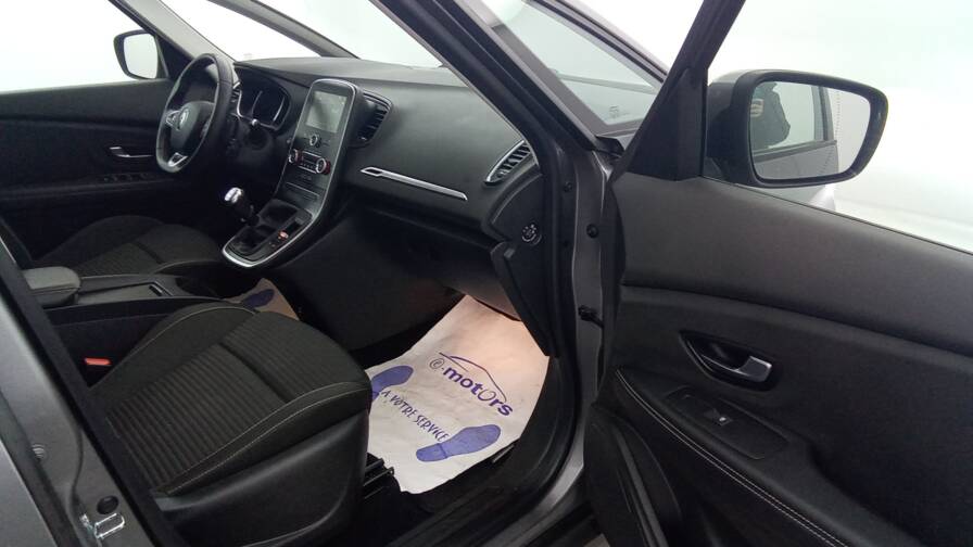 Mandataire Automobile occasion, recherche de Renault Grand-scenic-tce-140-zen-plus-pack-r-link-2-plus-pack-confort - E-Motors