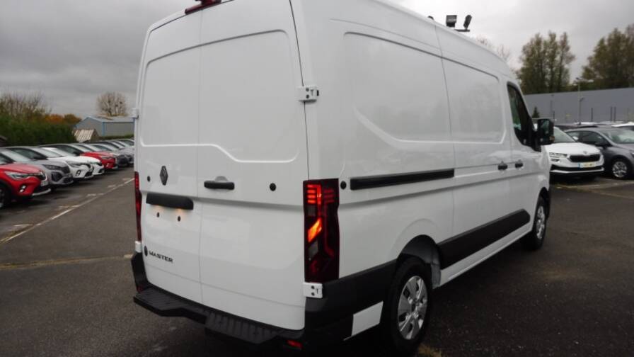 Mandataire Automobile neuf, recherche de Renault Master-f3500-l2h2-2-0-blue-dci-150ch-extra-auto-25 - E-Motors