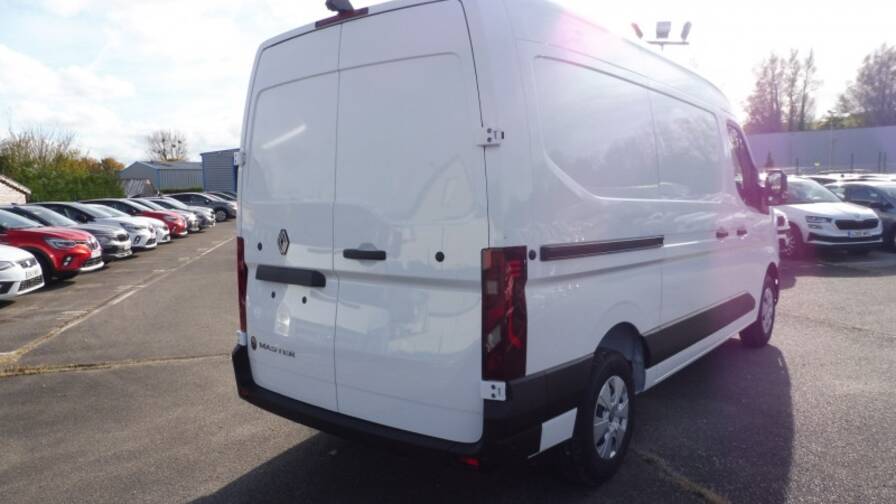 Mandataire Automobile neuf, recherche de Renault Master-f3500-l2h2-2-0-blue-dci-150ch-extra-auto-25 - E-Motors